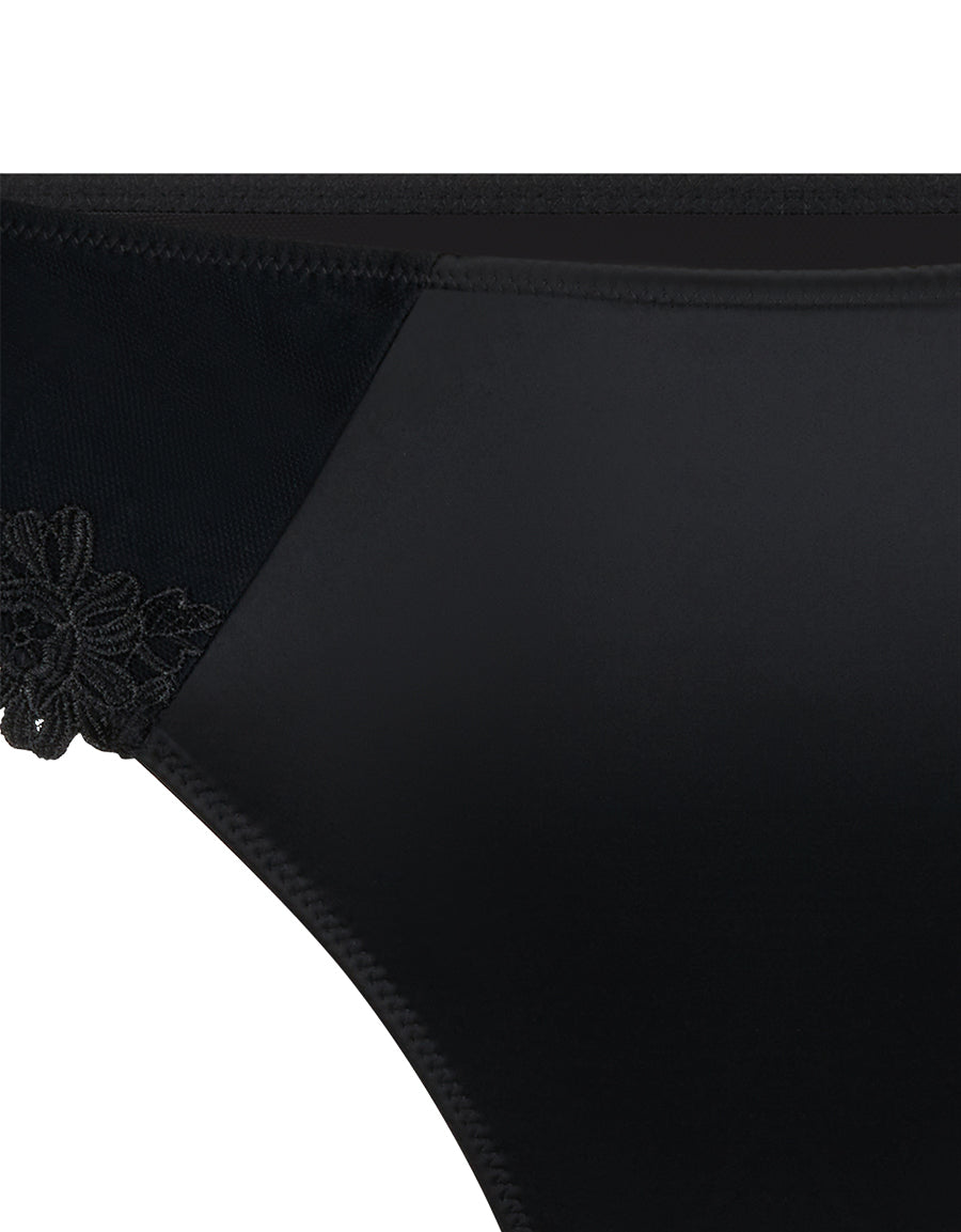 LIGHTLY PADDED THONG