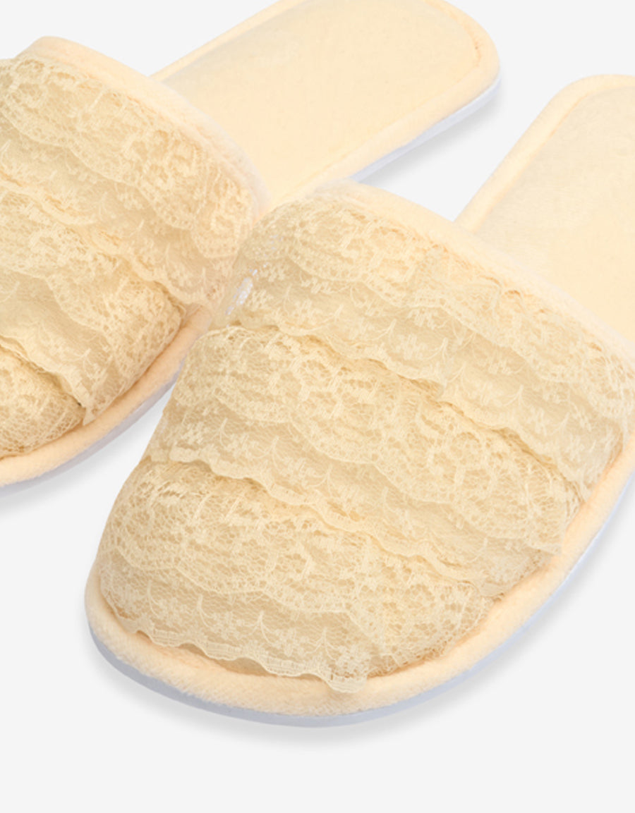 Slipper Closed-Toe Slippers in Yellow